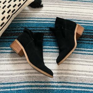 Steve Madden Black leather booties